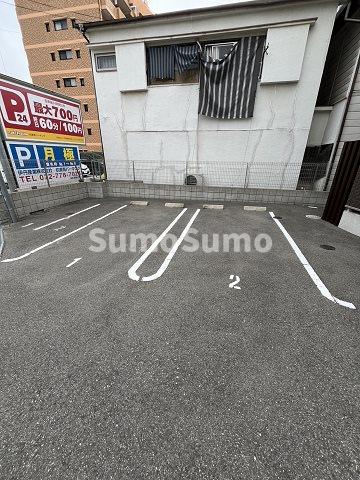 駐車場　駐車場があるので、車を買う予定の方も安心です
