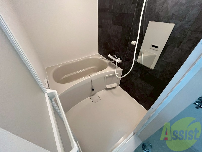 バス・シャワールーム　ユニットバスです。疲れを癒すのに欠かせませんね！