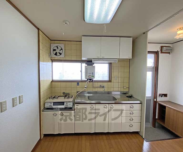 キッチン　収納たっぷりのキッチンです。