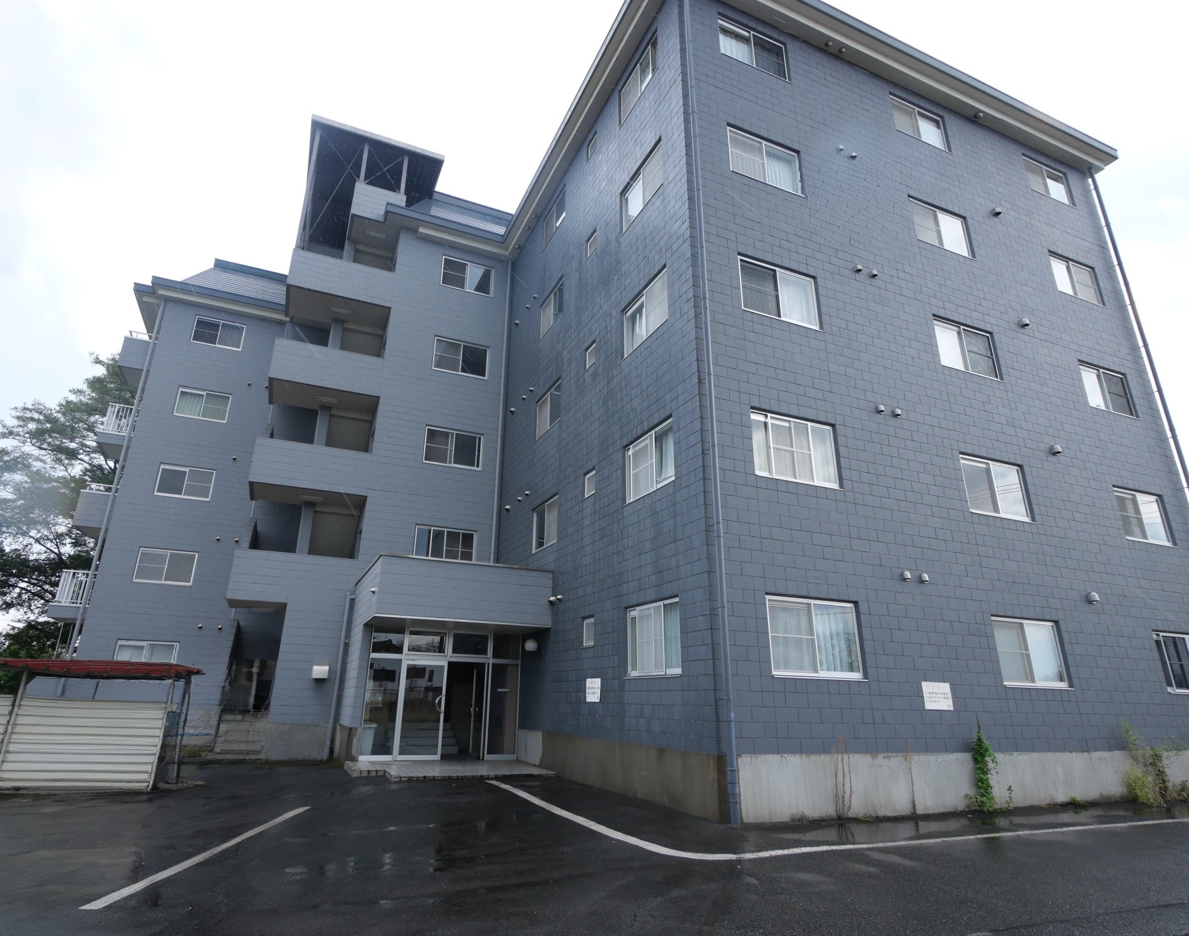 建物外観　鉄筋コンクリートブロック造りの外観