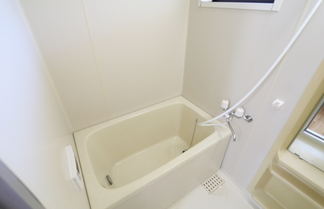 バス・シャワールーム　窓もあるので明るいです♪