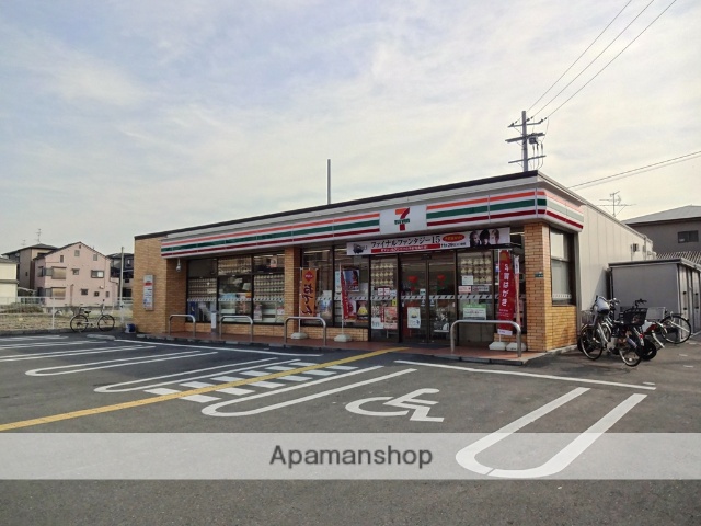 コンビニ　セブンイレブン（コンビニ）まで1740m