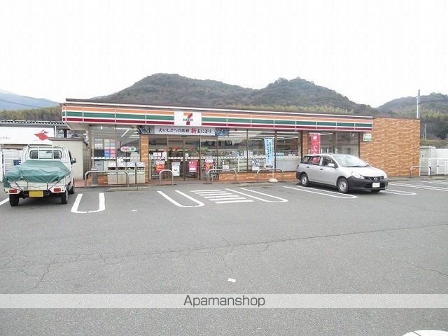 コンビニ　セブンイレブン（コンビニ）まで1300m