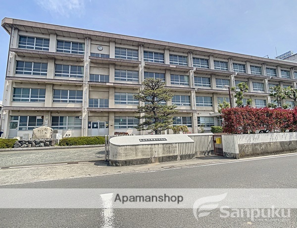 中学校　南第二中学校（中学校）まで821m