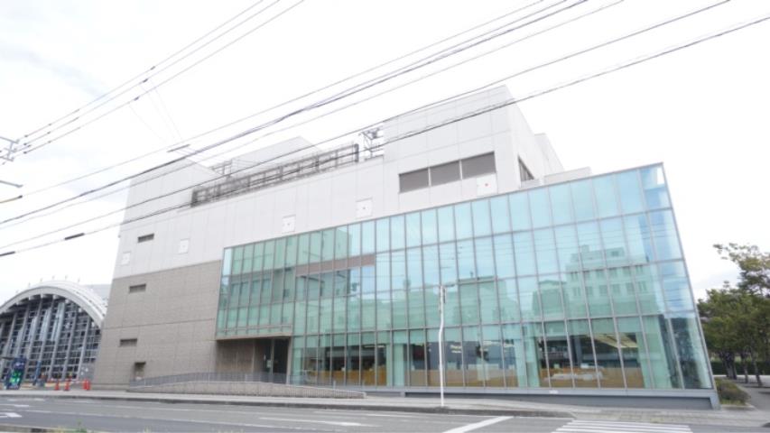 図書館　倉敷市役所社会教育施設児島図書館（図書館）まで1023m