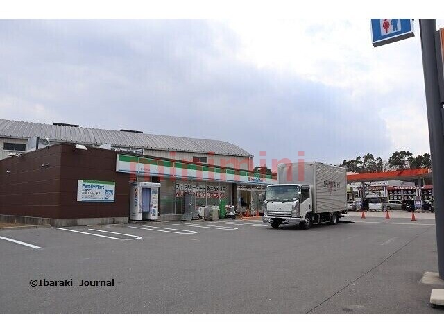 コンビニ　ファミリーマート茨木西河原店（コンビニ）まで278m