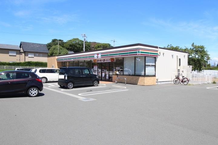 コンビニ　セブンイレブン（コンビニ）まで667m