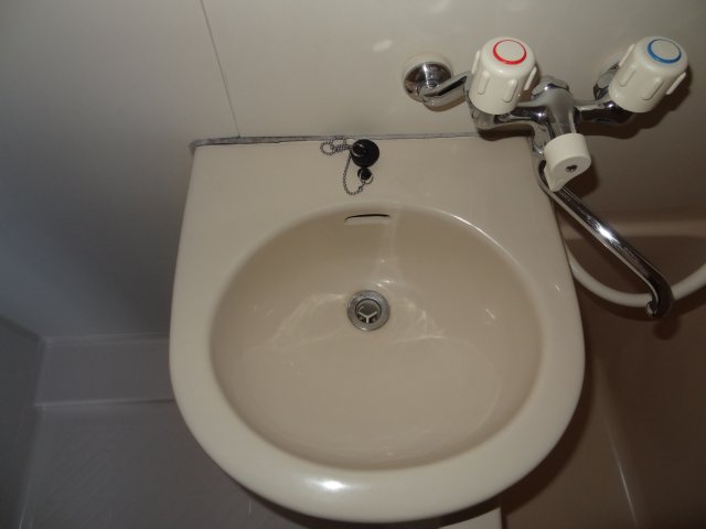 洗面設備　2018年撮影。現況が相違する場合は現況を優先致します。