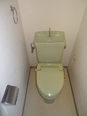 トイレ　2018年撮影。現況が相違する場合は現況を優先致します。