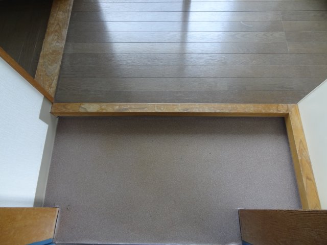 玄関　2018年撮影。現況が相違する場合は現況を優先致します。