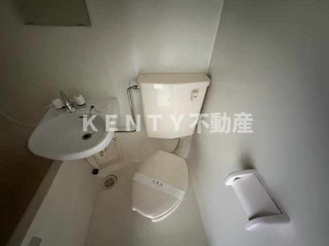 トイレ　落ち着いた色調のトイレです