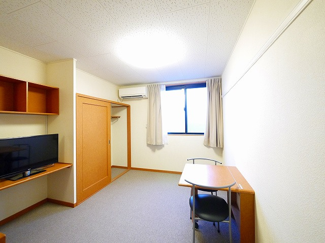 その他部屋・スペース　落ち着いた色調の寝室です