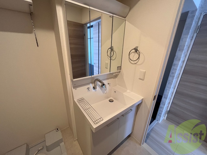 洗面設備　洗面台はこちら、広々して使いやすそうですね。