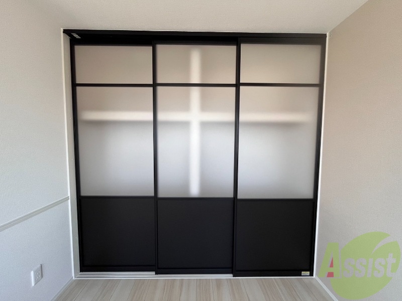 玄関　ここに収納があります。収納があると部屋が広く使えます。