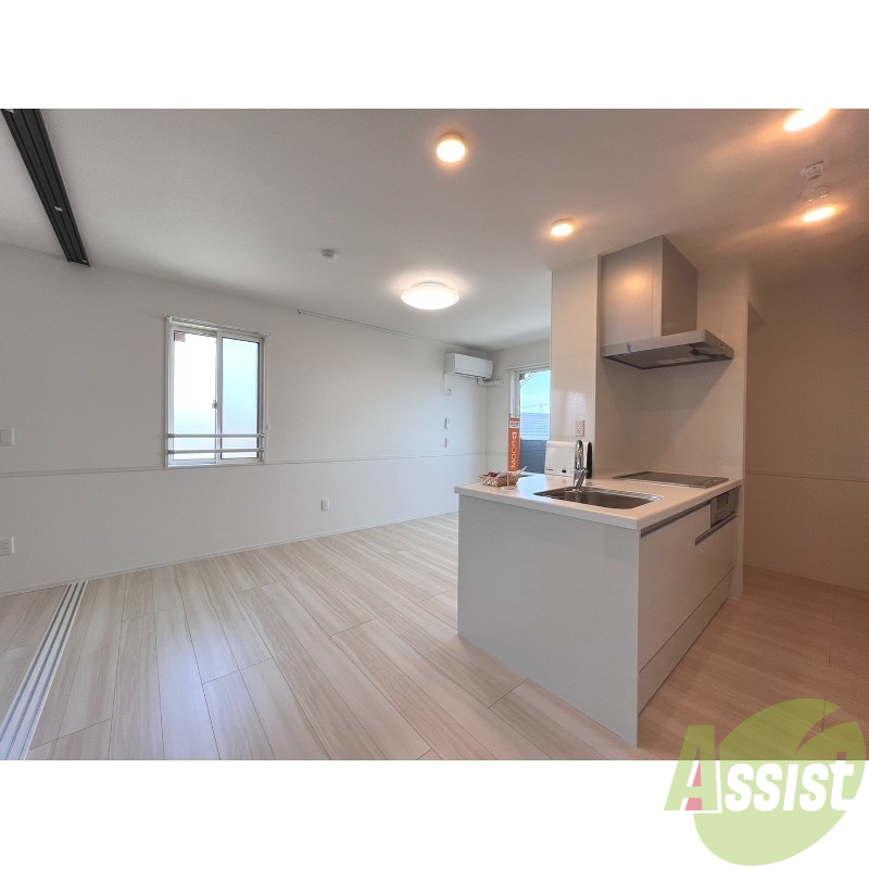 居室・リビング　キッチンからお料理を運んだりすることも楽々です！