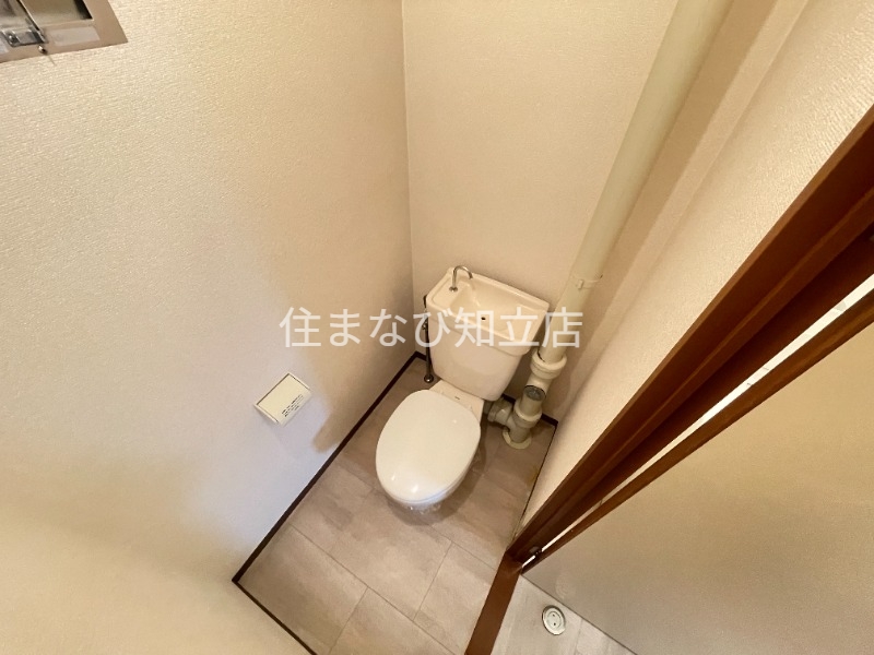 トイレ　別室同型写真／反転