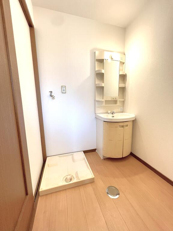 洗面設備　室内洗濯機置場と洗面台完備♪