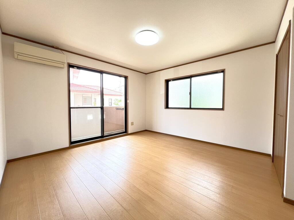 居室・リビング　広々10帖・エアコン・照明・クローゼット完備♪