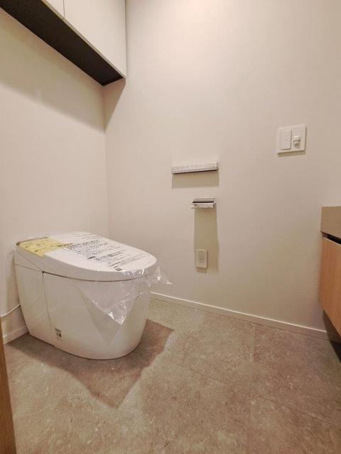 トイレ　温水洗浄暖房便座