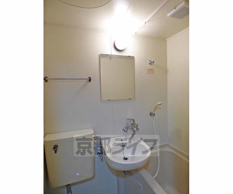 洗面設備　ユニットバスの洗面です。