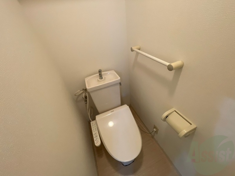 トイレ　こちらはトイレです。清潔感があり、安心して使用できます。