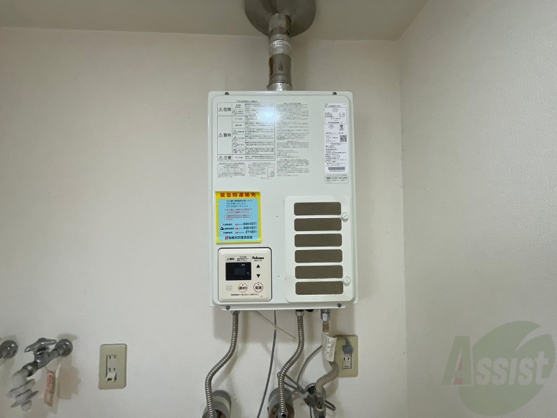 その他設備　給湯器は簡単操作で温度調整ができますよ。