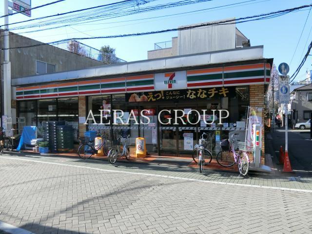 コンビニ　セブンイレブン足立千住３丁目店（コンビニ）まで130m