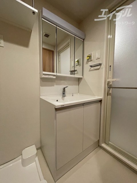 洗面設備　独立洗面台です