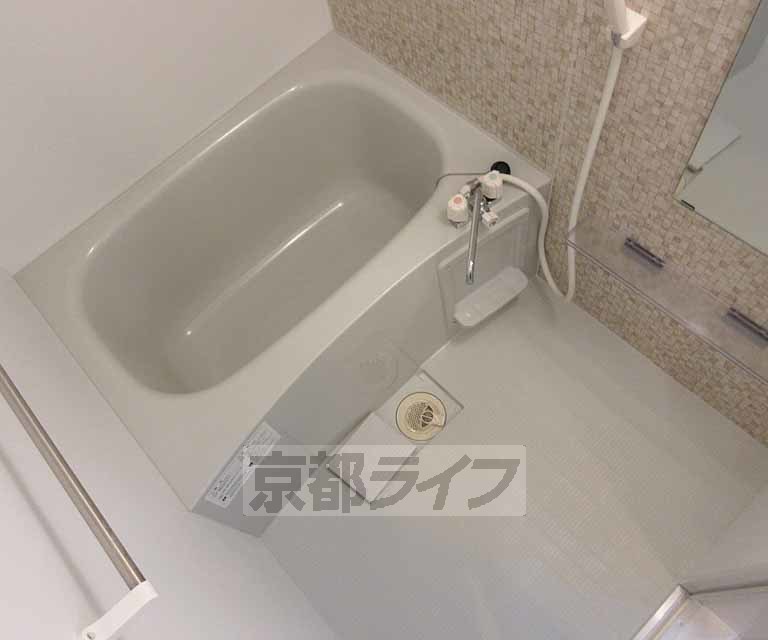 バス・シャワールーム　広い湯船なのでゆったり浸かれます！