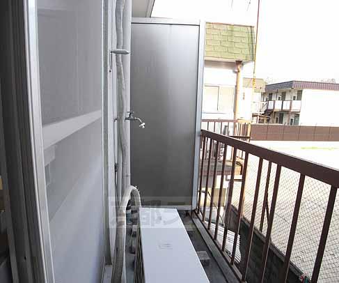 バルコニー　洗濯機はベランダに。