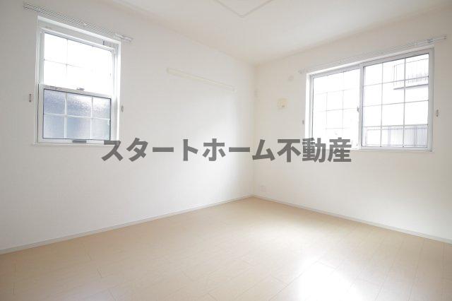 その他部屋・スペース　広くて明るい寝室