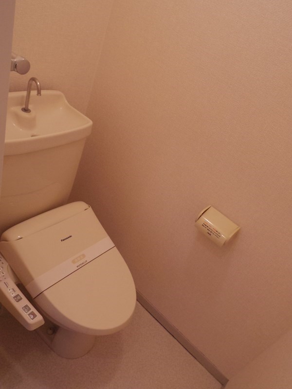 トイレ　※反転タイプの部屋の写真です