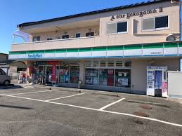 コンビニ　ファミリーマート 焼津柳新屋店（コンビニ）まで416m