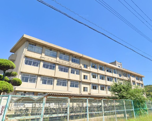 中学校　誠之中学校（中学校）まで184m