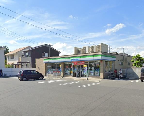 コンビニ　ファミリーマート（コンビニ）まで577m