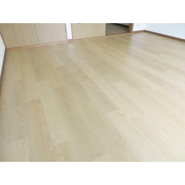 その他部屋・スペース　洋室＠床フロアタイル～床は木目調のフロアタイルに新調して大変