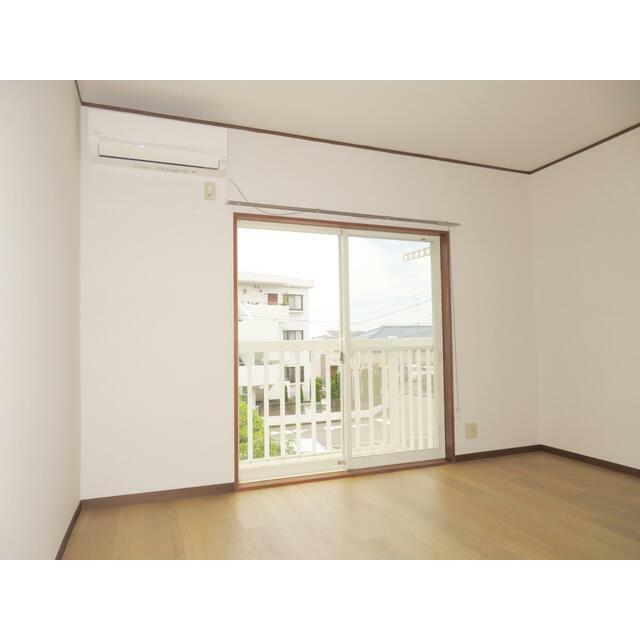 その他部屋・スペース　洋室＠南窓～クロスは天壁張替、床はフロアタイルに新調し、エア