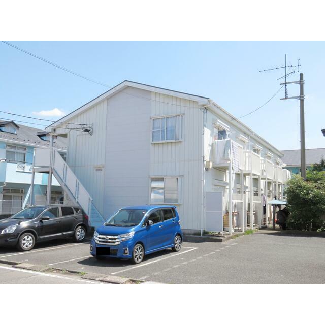 建物外観　外観＠南西～募集部屋は２階手前から２番目のお部屋です