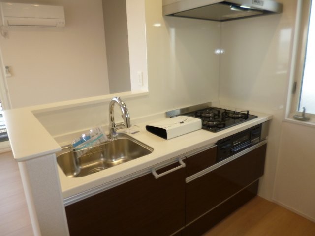 キッチン　３口ガスコンロ付システムキッチン
