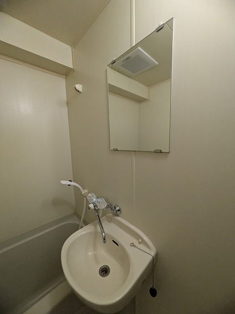 洗面設備　同物件、別号室のものです。