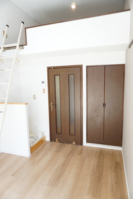 居室・リビング　★５．３帖洋室＋ロフト付きです★