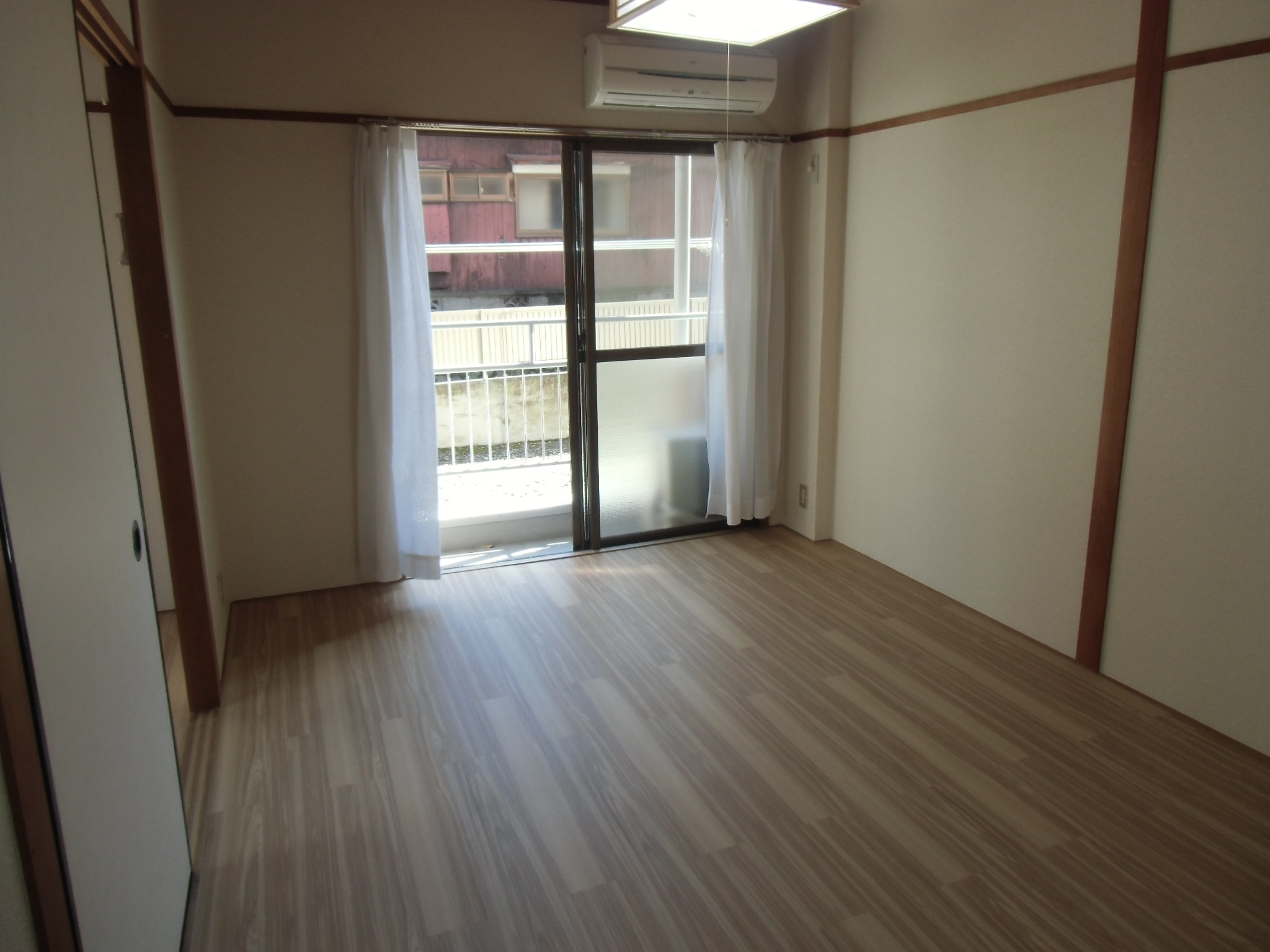 居室・リビング　☆明るく、きれいな室内です☆