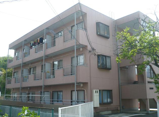 建物外観　☆住環境良好の３階建てのマンションです☆