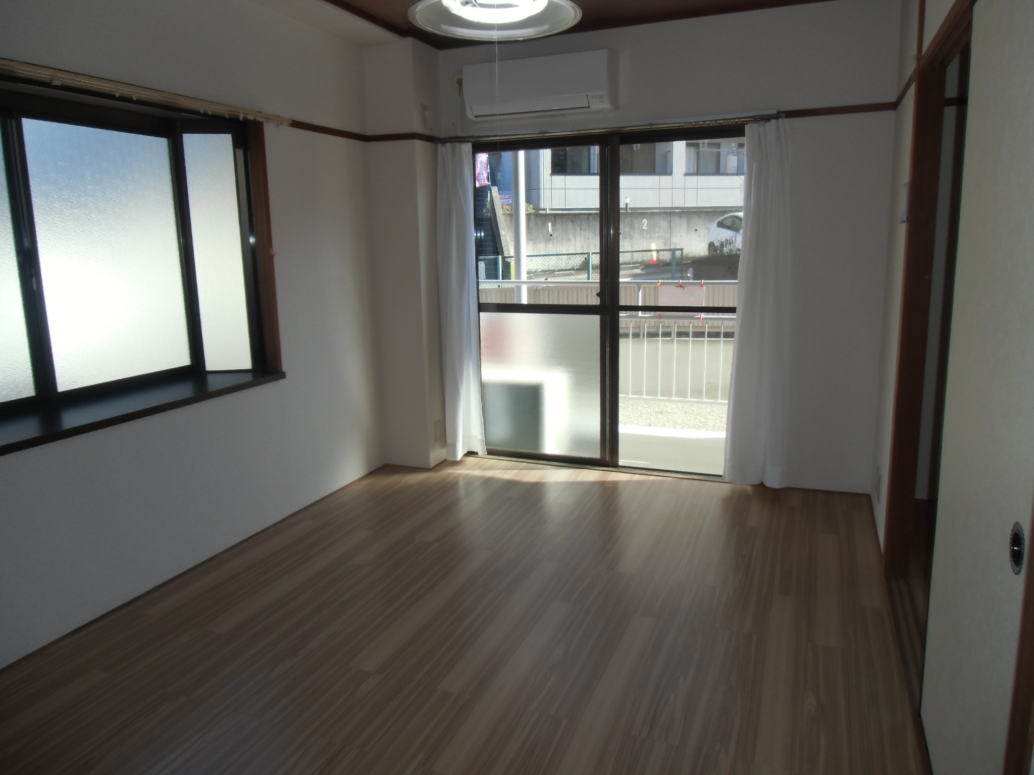 居室・リビング　☆最上階角部屋で明るいお部屋です☆