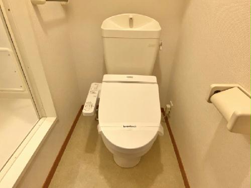 トイレ　温水洗浄便座付きで安心♪
