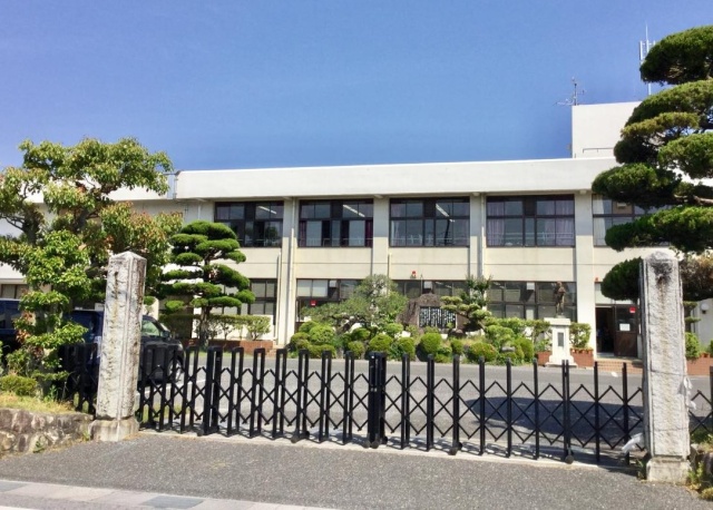 小学校　愛荘町立愛知川小学校（小学校）まで500m