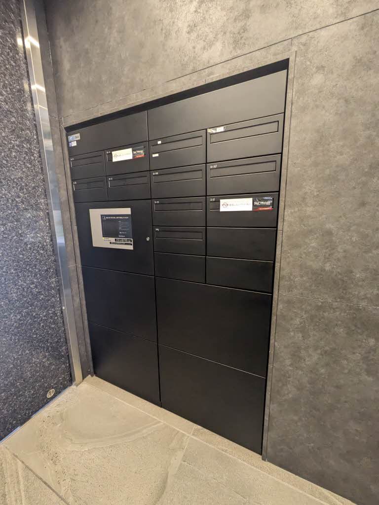 建物外観　宅配ボックス