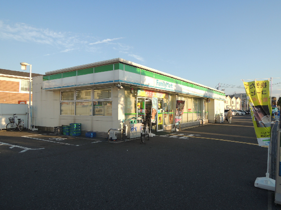 コンビニ　ファミリーマート 八尾南木の本店（コンビニ）まで584m