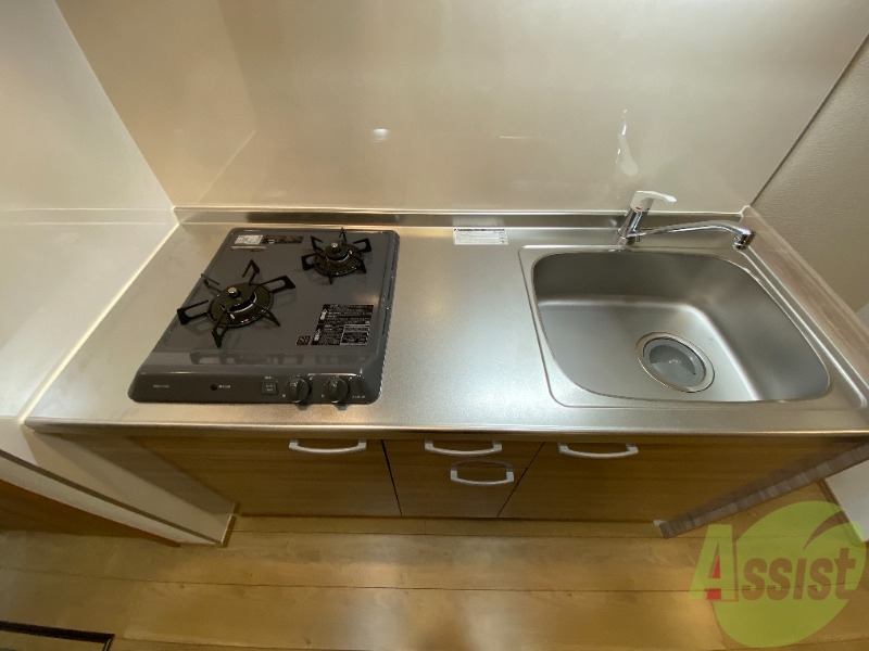 キッチン　キッチンは作業台もあり広めなので使いやすそうですね。