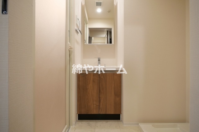 洗面設備　使いやすい独立洗面台です